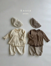 將圖片載入圖庫檢視器 <台灣館>AT24A003-Aosta秋款🧶 **山茶花針織開衫 (Camellia Cardigan)**【正韓】