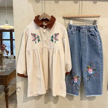Load image into Gallery viewer, Q83090PA-Spring and Autumn Girls Straight Embroidered Flower Raw Edge Stretch Jeans