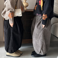 Load image into Gallery viewer, 25Q44PA-春季森系簡約燈芯絨燈籠寬褲