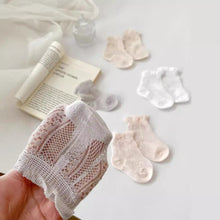 將圖片載入圖庫檢視器 W018AC-夏季純色百搭四葉花透氣網眼中筒襪