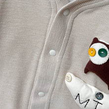 Load image into Gallery viewer, M2517045LS-秋季嬰幼兒立體娃娃排釦連體長袖爬服