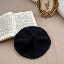 Load image into Gallery viewer, M2073AC-Vintage round top knitted versatile solid color beret