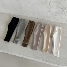 Load image into Gallery viewer, Y5343PA-Pure color simple newborn outerwear tight fleece pants (pre-sale delivery in early December)