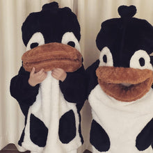 將圖片載入圖庫檢視器 D82252PCW-秋冬珊瑚絨可愛企鵝親子家居服套裝