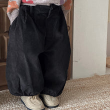 Load image into Gallery viewer, 25Q44PA-春季森系簡約燈芯絨燈籠寬褲