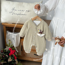 Load image into Gallery viewer, M2517045LS-秋季嬰幼兒立體娃娃排釦連體長袖爬服