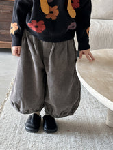 Load image into Gallery viewer, 25Q44PA-春季森系簡約燈芯絨燈籠寬褲