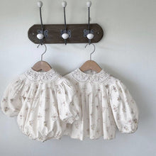 將圖片載入圖庫檢視器 Y9303LS-嬰兒碎花蕾絲領長袖連體爬服