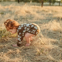 Load image into Gallery viewer, MY9304LS-Baby Fashion Flower Long Sleeve Sweater Bodysuit + Hat