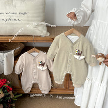 Load image into Gallery viewer, M2517045LS-秋季嬰幼兒立體娃娃排釦連體長袖爬服