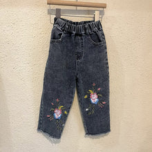 Load image into Gallery viewer, Q83090PA-Spring and Autumn Girls Straight Embroidered Flower Raw Edge Stretch Jeans
