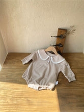 Load image into Gallery viewer, Y9415LS-Classic college style baby large lapel long-sleeved triangle bodysuit