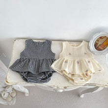Load image into Gallery viewer, H10028TG-Summer embroidered plaid sleeveless top + bread shorts two-piece set