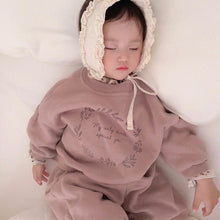 Load image into Gallery viewer, Y8384TG- Flower bud collar letter print plus velvet casual two-piece suit (pre-sale delivery in early December)