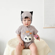 Load image into Gallery viewer, 53109LS-Cat eating fish print short-sleeved baby sweater + hat
