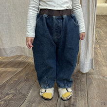 Load image into Gallery viewer, D81101PA-Autumn and winter one-piece plus velvet casual jeans