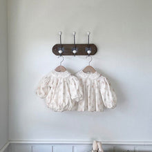 將圖片載入圖庫檢視器 Y9303LS-嬰兒碎花蕾絲領長袖連體爬服