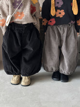 Load image into Gallery viewer, 25Q44PA-春季森系簡約燈芯絨燈籠寬褲