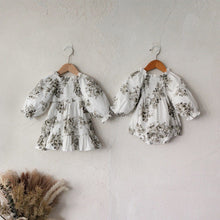 Load image into Gallery viewer, Y9383LS-Autumn Retro Large Flower Lantern Long Sleeve Bodysuit