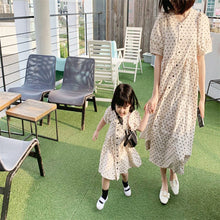 Load image into Gallery viewer, 21D801PCW-2022 Summer Korean Parent-child Clothing New Korean Polka Dot Bubble Short Sleeve Princess Casual Mother and Daughter Dress