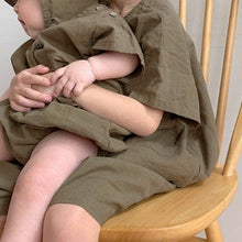 Load image into Gallery viewer, 23D413TG-Korean version ins children's summer new fashion loose imitation cotton and linen retro style shirt shorts boys and girls suit