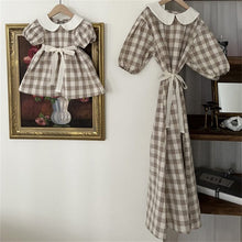 Load image into Gallery viewer, 24D1090PCW-Korean version of ins summer fashion new mother and daughter clothes girls Korean style doll collar bow belt parent-child dress