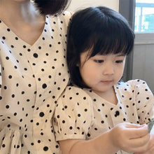 Load image into Gallery viewer, 21D801PCW-2022 Summer Korean Parent-child Clothing New Korean Polka Dot Bubble Short Sleeve Princess Casual Mother and Daughter Dress