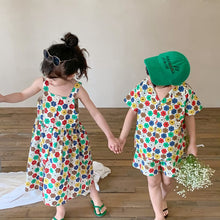 Load image into Gallery viewer, <Taiwan Pavilion> 2022X40TG-Korean version of boys and girls short-sleeved shorts two-piece children's flower suspender skirt brother and sister outfit (A2)