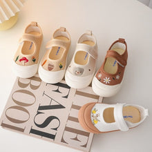 Load image into Gallery viewer, Q20089AC-Korean version of niche children's shoes 22 autumn new boys and girls small scoop shoes cloth shoes floral embroidery indoor shoes kindergarten