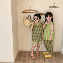 Load image into Gallery viewer, <Taiwan Pavilion> 2022X27TG-Korean version of boys and girls floral short-sleeved shorts two-piece set (A3)