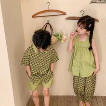 Load image into Gallery viewer, <Taiwan Pavilion> 2022X27TG-Korean version of boys and girls floral short-sleeved shorts two-piece set (A3)