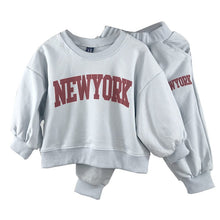Load image into Gallery viewer, 23D854TG-Children's 2022 Spring and Autumn New Boys and Girls Korean Fashion Letter Printed Long Sleeve Pullover Cotton Sweater Trousers Set