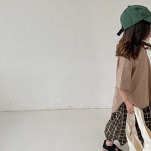 Load image into Gallery viewer, <Taiwan Pavilion> BB-2209SE-New Spring and Summer Children's Clothing Japanese Style Boys and Girls Solid Color Arc Short Sleeve T-shirt Parent-child Outfit (A3)