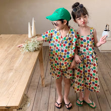 Load image into Gallery viewer, <Taiwan Pavilion> 2022X40TG-Korean version of boys and girls short-sleeved shorts two-piece children's flower suspender skirt brother and sister outfit (A2)