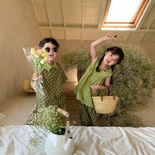 Load image into Gallery viewer, <Taiwan Pavilion> 2022X27TG-Korean version of boys and girls floral short-sleeved shorts two-piece set (A3)