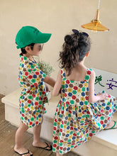 Load image into Gallery viewer, <Taiwan Pavilion> 2022X40TG-Korean version of boys and girls short-sleeved shorts two-piece children's flower suspender skirt brother and sister outfit (A2)