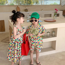 Load image into Gallery viewer, <Taiwan Pavilion> 2022X40TG-Korean version of boys and girls short-sleeved shorts two-piece children's flower suspender skirt brother and sister outfit (A2)