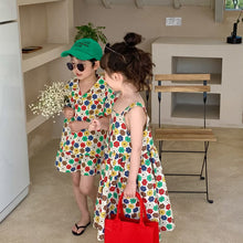 Load image into Gallery viewer, <Taiwan Pavilion> 2022X40TG-Korean version of boys and girls short-sleeved shorts two-piece children's flower suspender skirt brother and sister outfit (A2)