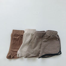 Load image into Gallery viewer, 1055PA-Retro Japanese Korean children's solid color shorts neutral Korean boys and girls striped hem hot pants loose shorts
