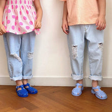 Load image into Gallery viewer, 23D569PA-2022 children's autumn new style boys and girls Korean style fashion trend ripped loose jeans casual pants trousers