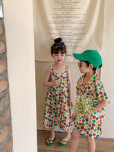 Load image into Gallery viewer, <Taiwan Pavilion> 2022X40TG-Korean version of boys and girls short-sleeved shorts two-piece children's flower suspender skirt brother and sister outfit (A2)