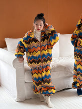 將圖片載入圖庫檢視器 2025D198TG-冬季韓版彩條連帽拉鍊可愛居家兩件套
