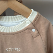 Load image into Gallery viewer, M2403426LS-秋季韓版嬰幼兒刺繡印花連體長袖爬服【附贈可拆式帽子】
