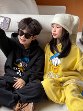 將圖片載入圖庫檢視器 2025D184TG-冬季韓版卡通鴨印花連帽加絨兩件套
