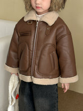 Load image into Gallery viewer, DW250663SE-冬季立領扣環羊羔絨皮外套
