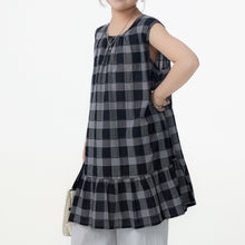 Load image into Gallery viewer, BB2602PCW-夏季｜黑灰格｜荷葉邊連衣裙
