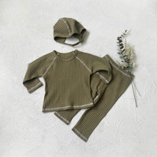 Load image into Gallery viewer, Y8434LS-Autumn A-type soft waxy cotton thick striped thick elastic top + pants + hat set 
