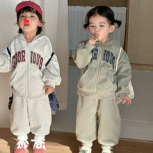 將圖片載入圖庫檢視器 CZ260863TG-春秋季復古字母連帽休閒兩件套
