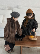 Load image into Gallery viewer, 25D43SE-冬季格紋羊毛呢外套｜加棉森系大衣
