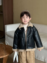 Load image into Gallery viewer, DW250663SE-冬季立領扣環羊羔絨皮外套
